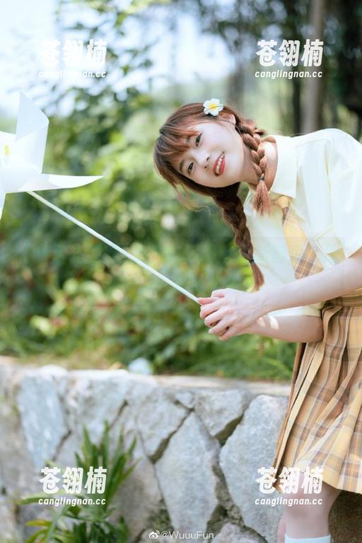 免费吃瓜网首页新鲜瓜，跟着少女一起吃个够！